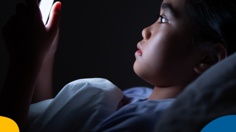 ¿Tu hijo no duerme? Apaga las pantallas